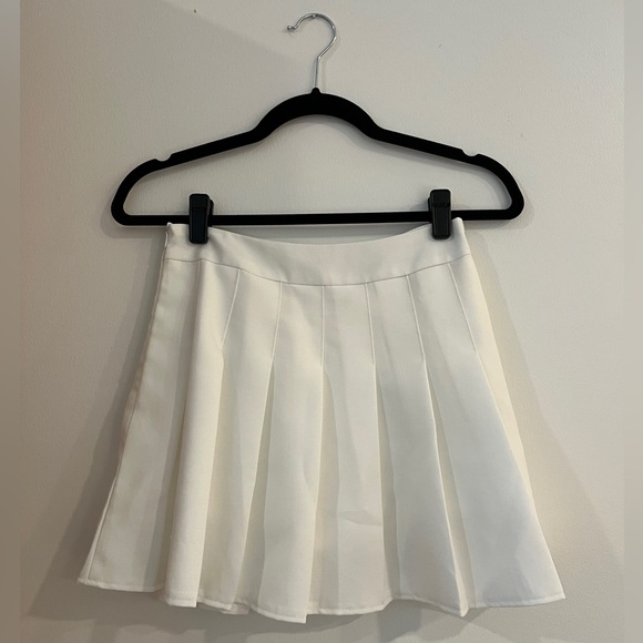 White Pleated Skirt - Picture 1 of 4